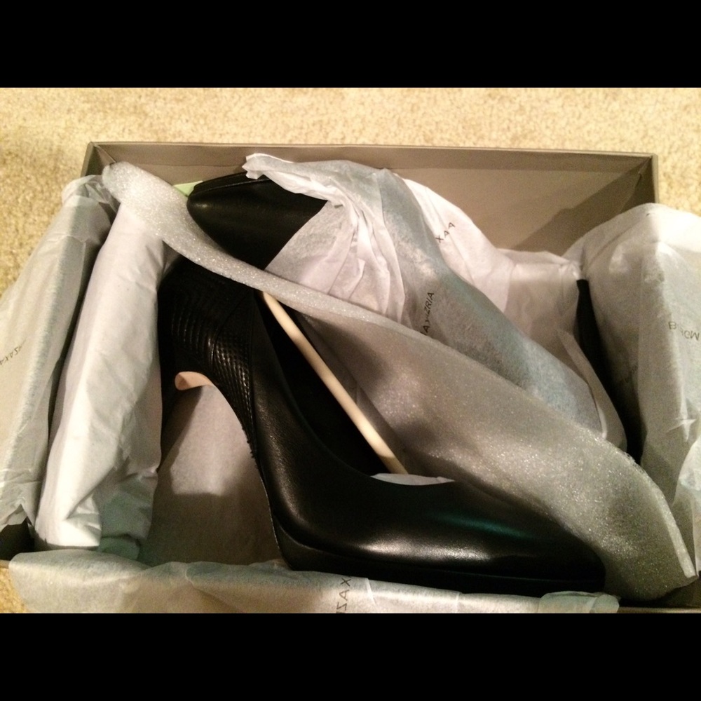 NWT BCBG Maxazria Donovan Platform Pumps